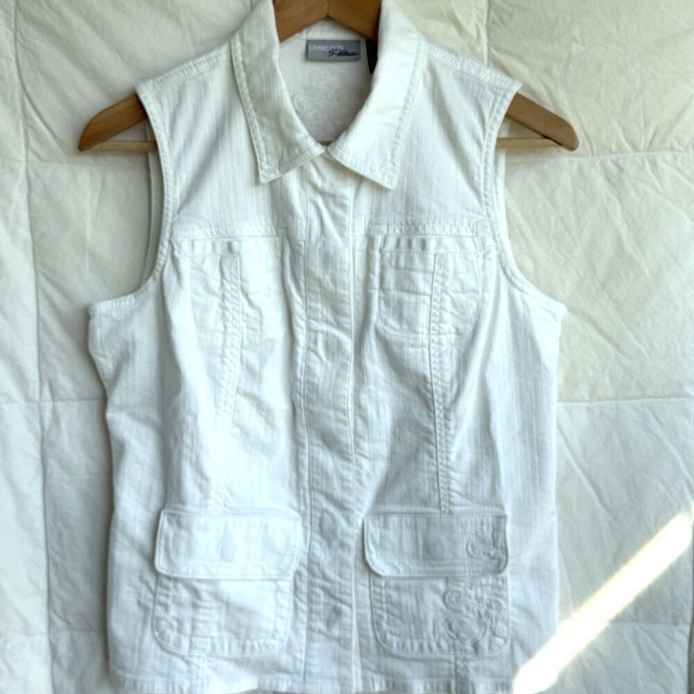 Chico's Platinum women's embroidered white vest pockets Size 1 (8-10)